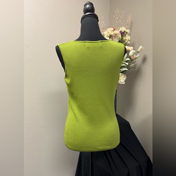 Joseph A. Vibrant Green Fitted Tank Top with Square Neckline size Medium - Picture 5 of 9